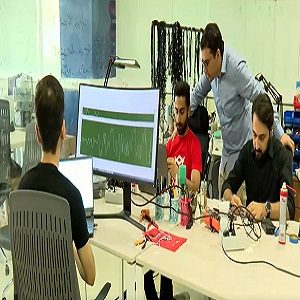 موفقیت فناوران مرکزنوآوری فناوری‌های پزشکی در ساخت مچ‌بند برای درمان لرزش دست