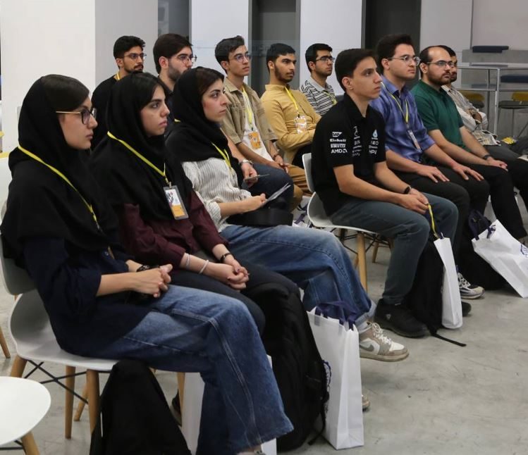 آشنایی دانشجویان مهندسی مکانیک با مسیر تبدیل مسئله به محصول در پارک علم و فناوری امیرکبیر