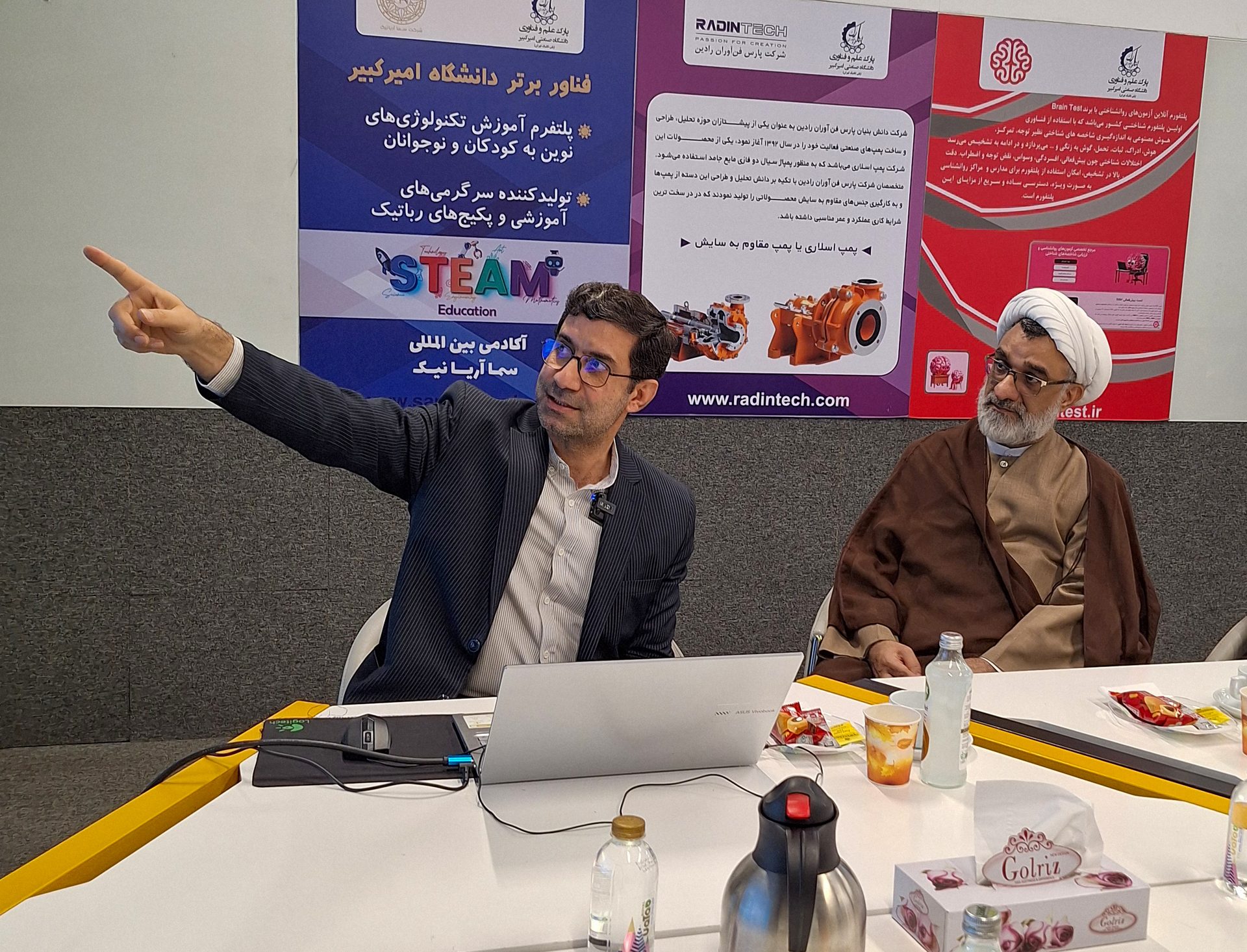 بازدید دبیر شورای عالی انقلاب اسلامی از پارک علم و فناوری دانشگاه صنعتی امیرکبیر