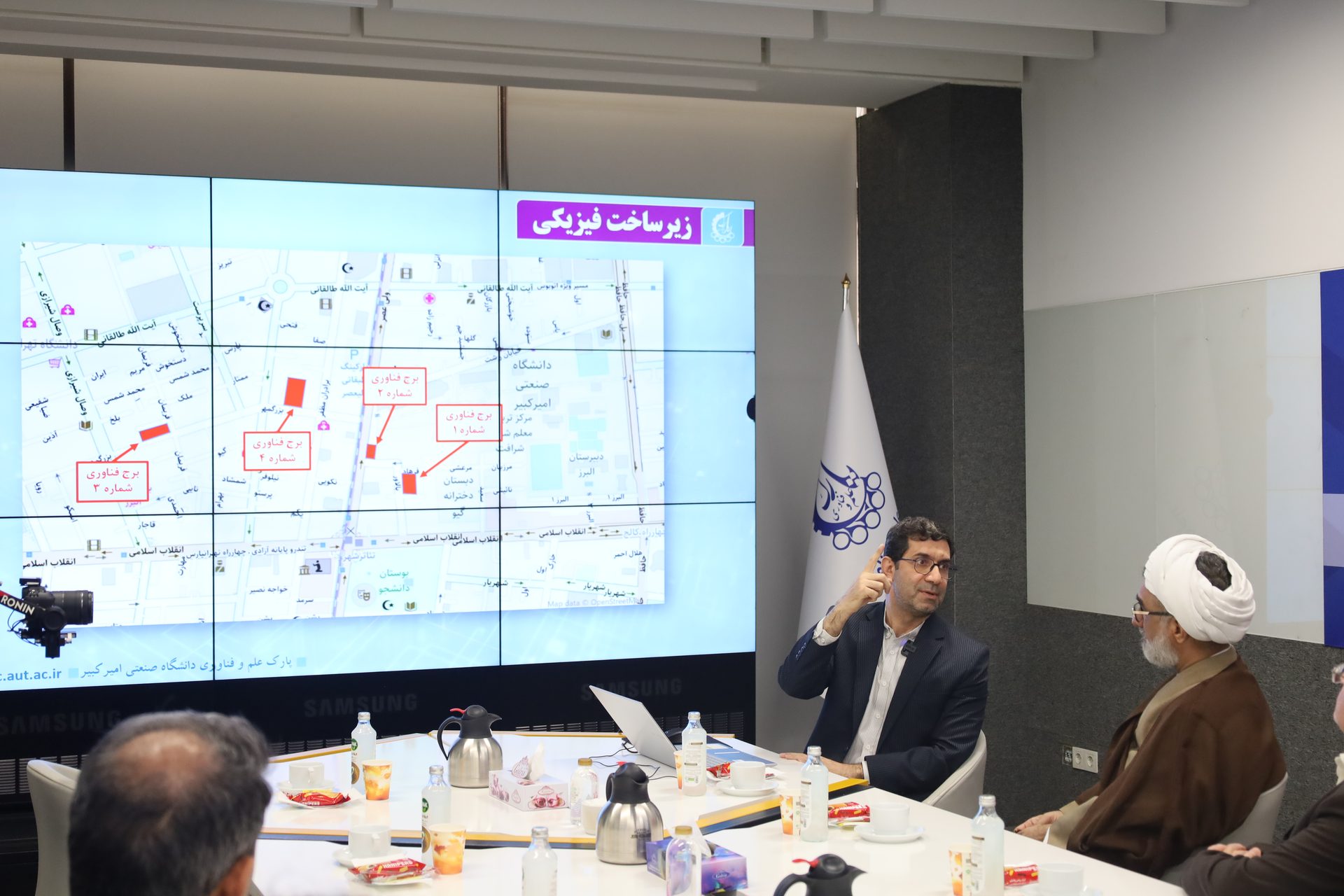 بازدید دبیر شورای عالی انقلاب اسلامی از پارک علم و فناوری دانشگاه صنعتی امیرکبیر