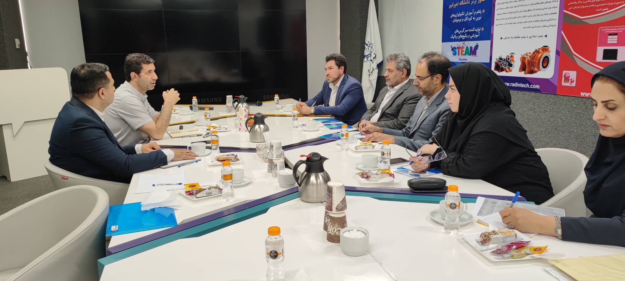 بازدید دانشگاه پیام نور از پارک علم و فناوری امیرکبیر برای راه اندازی پردیس مشترک در حوزه انرژی، تجارت الکترونیک و هوش مصنوعی